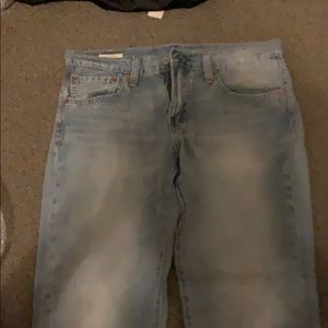 Never worn - Levi’s 511 jeans